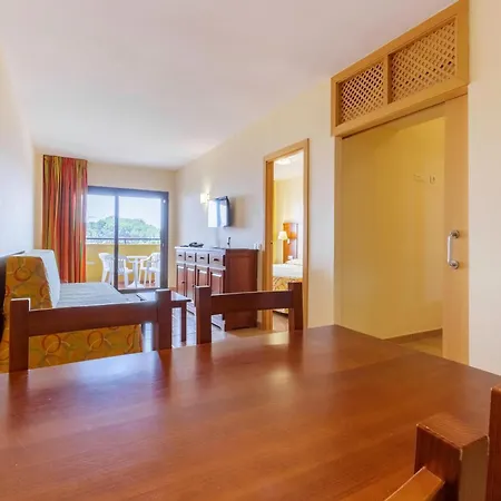 Alcazar Apartahotel *