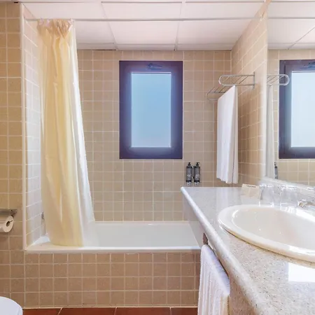 Alcazar Apartahotel *